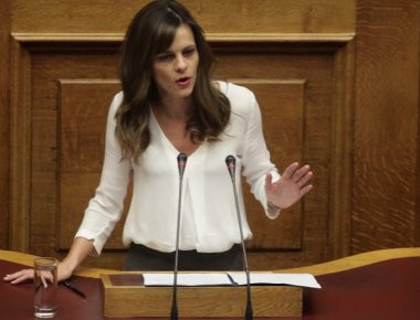 Ε.Αχτσιόγλου και Ε.Τσακαλώτος ενημερώνουν τους βουλευτές του ΣΥΡΙΖΑ για τις διαπραγματεύσεις